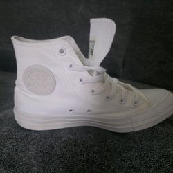 Woman's Converse Tennis Shoes 