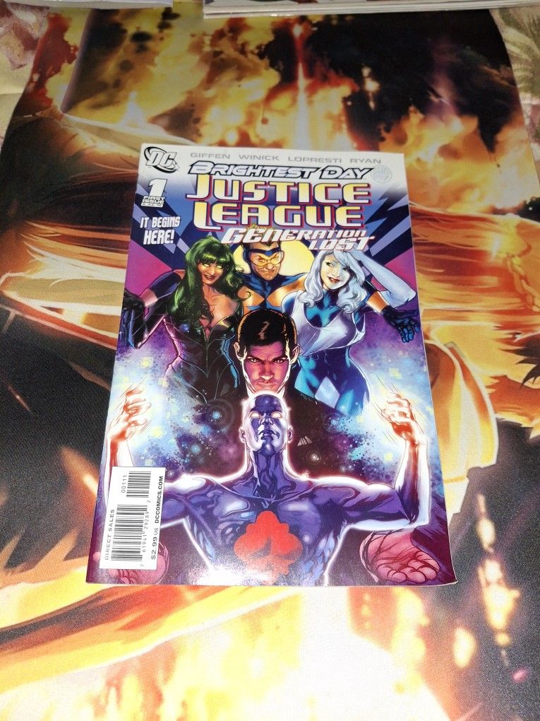 DC COMICS ISSUE #1 BRIGHTEST DAY JUSTICE LEAGUE GENERATION LOST...GOOD CONDITION...SMOKE FREE HOME...$5 FIRM...