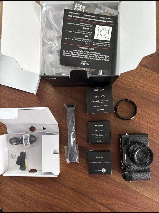 Fuji Slightly Used Fujifilm X100VI Camera (Black) + Extras