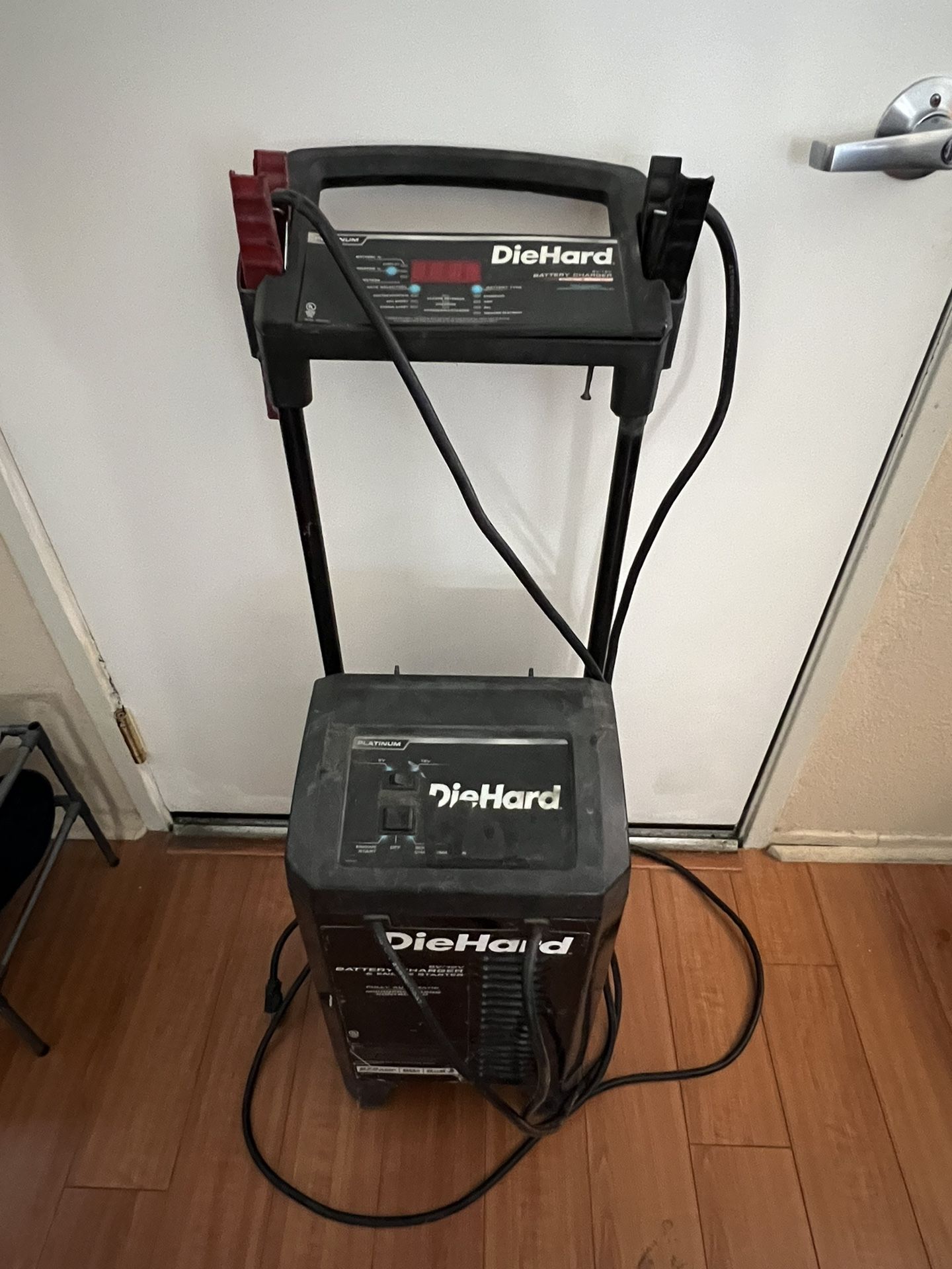 DieHard Platinum 300 Amp/200 Amp 12-Volt/6-Volt Automatic Battery Charger