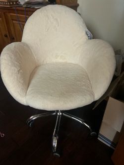 white fuzzy rolling chair
