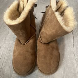 Women Uggs Size 8