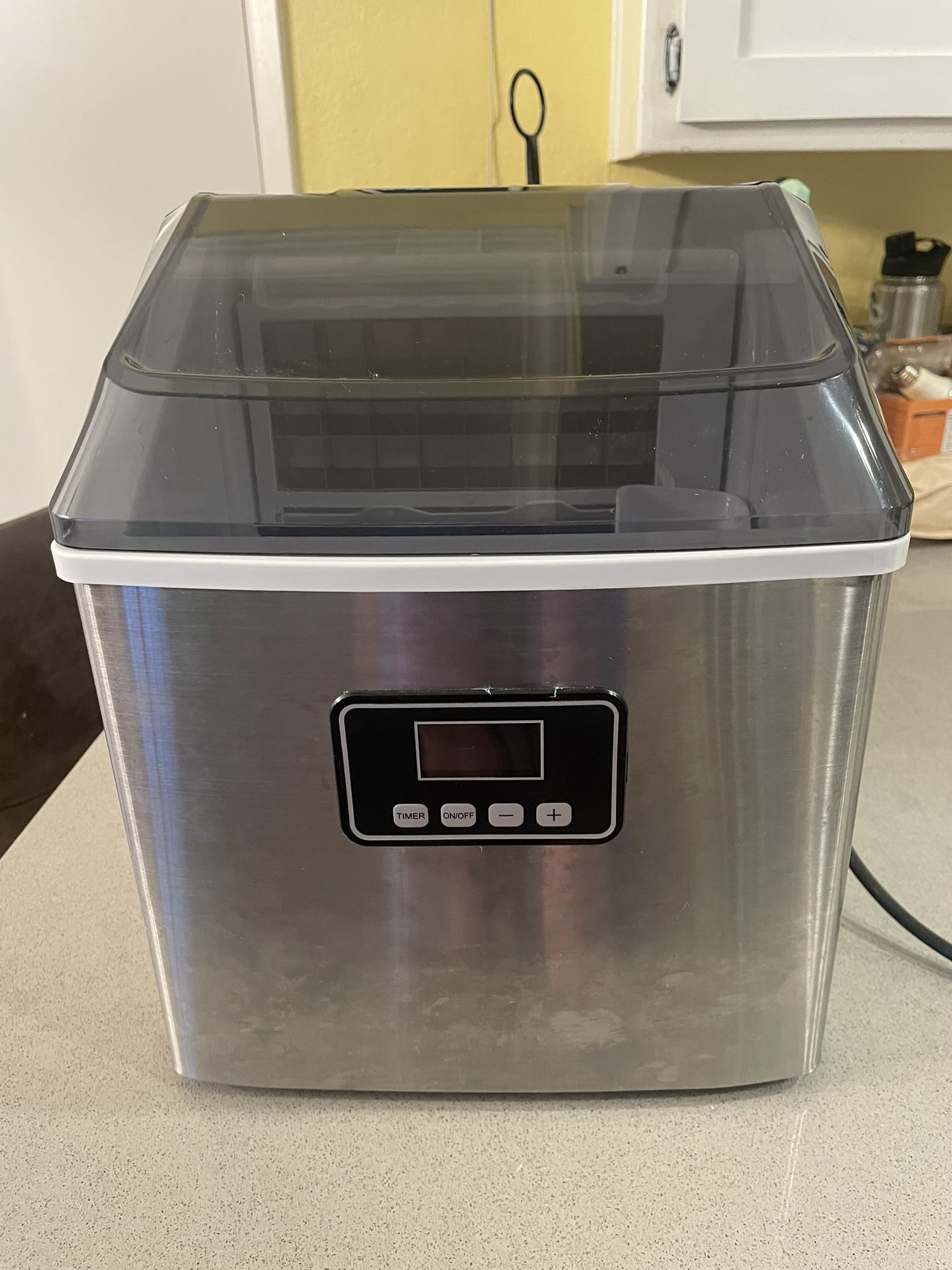 Free Village Counter Top Ice Maker