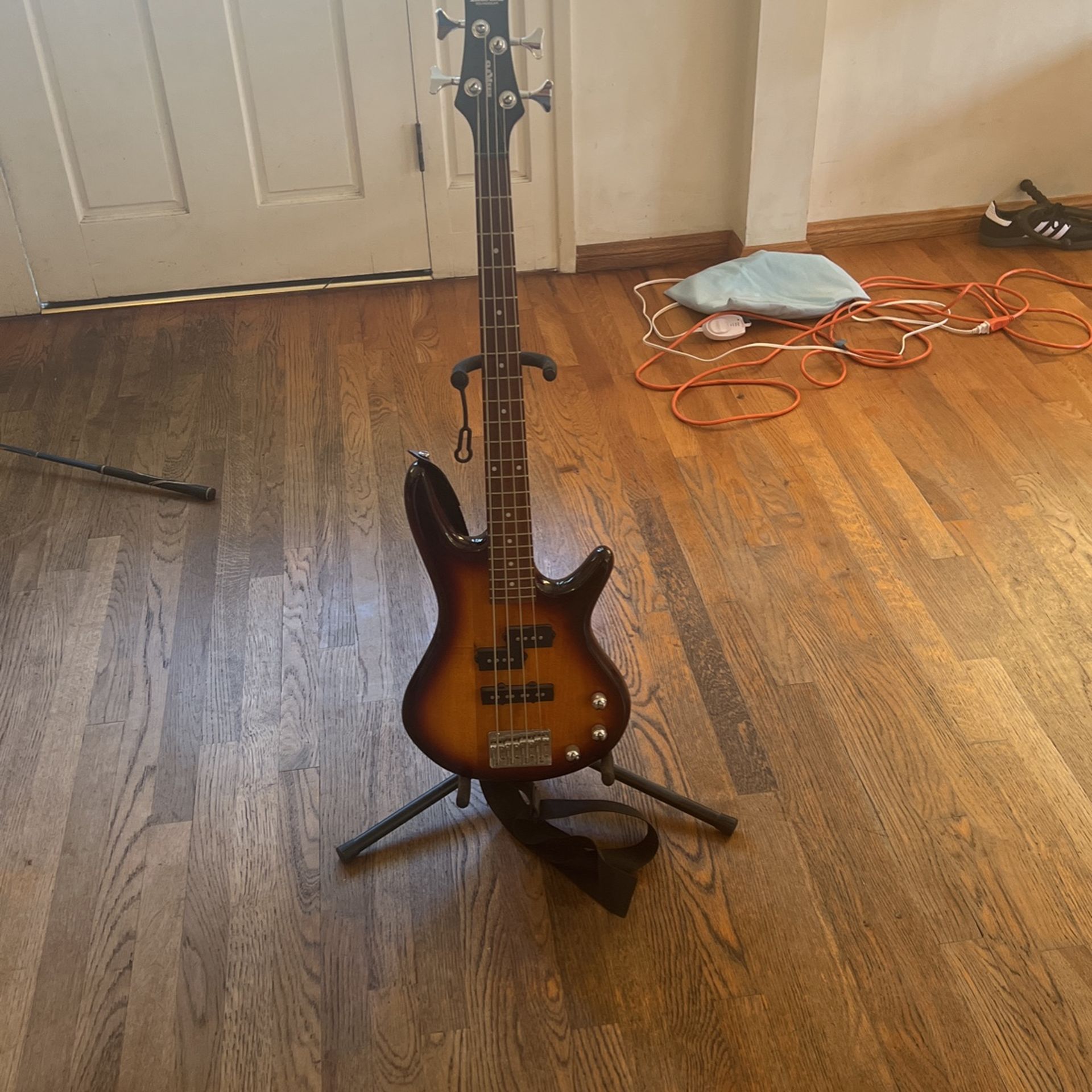 Ibanez Mikro - Youth bass Guitar