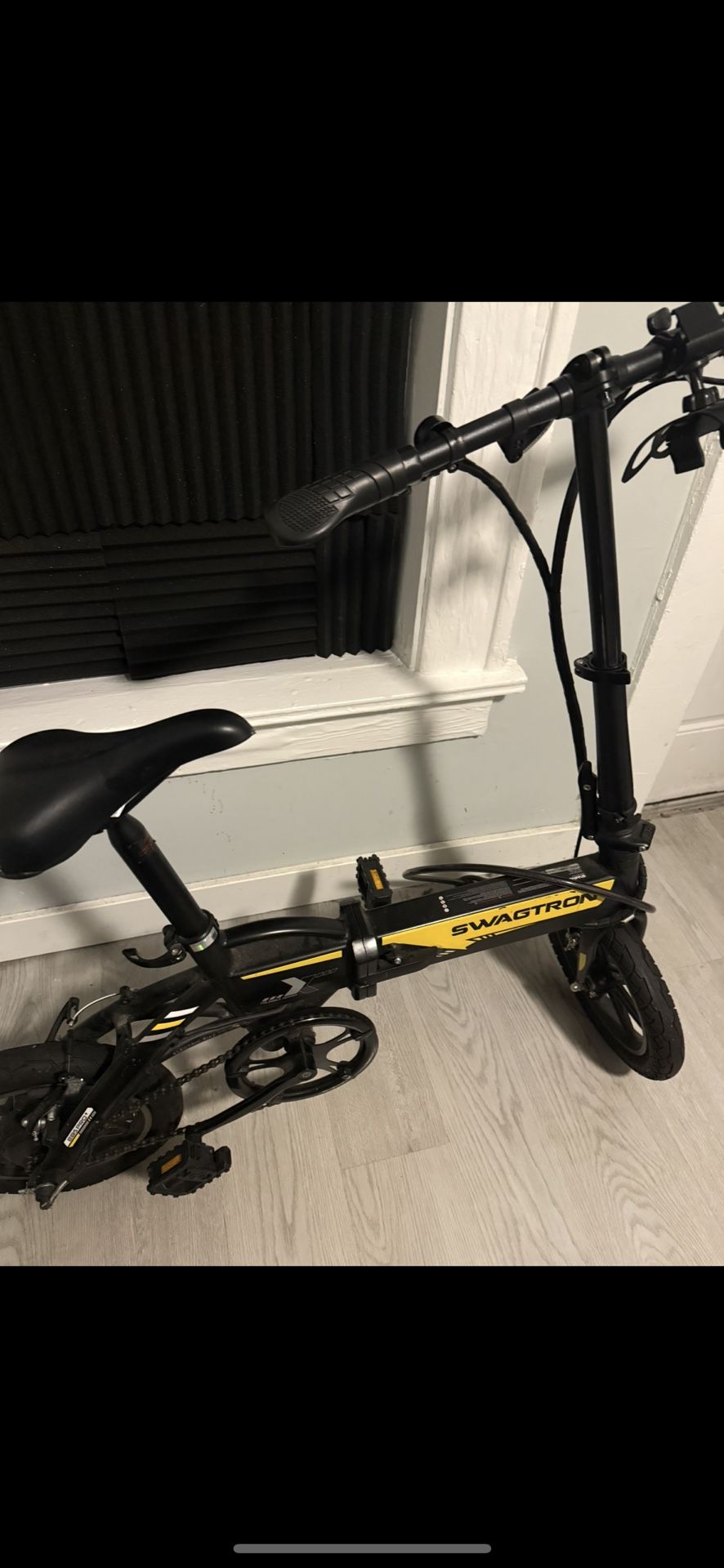 Swagtron Swagcycle EB-5 Plus Folding Electric Bike 