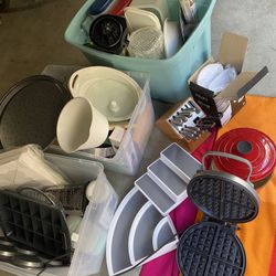 MOVING SALE!! Kitchen Items / 3 Full Bins