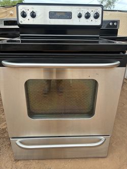 STOVE GE ELECTRIC SELF CLEAN STEEL STAINLESS EVERTING WORKING VERY CLEANING DELIVERY AND INSTALLATION AVAILABLE