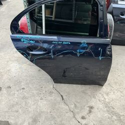 2022 -2024 MERCEDES C-CLASS - REAR PASSENGER SIDE DOOR OEM 