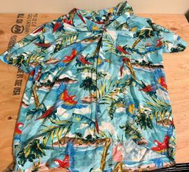Men’s shirt size lrg