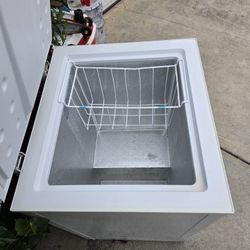 Se Vende. Semi. Nueva. Nevera. 