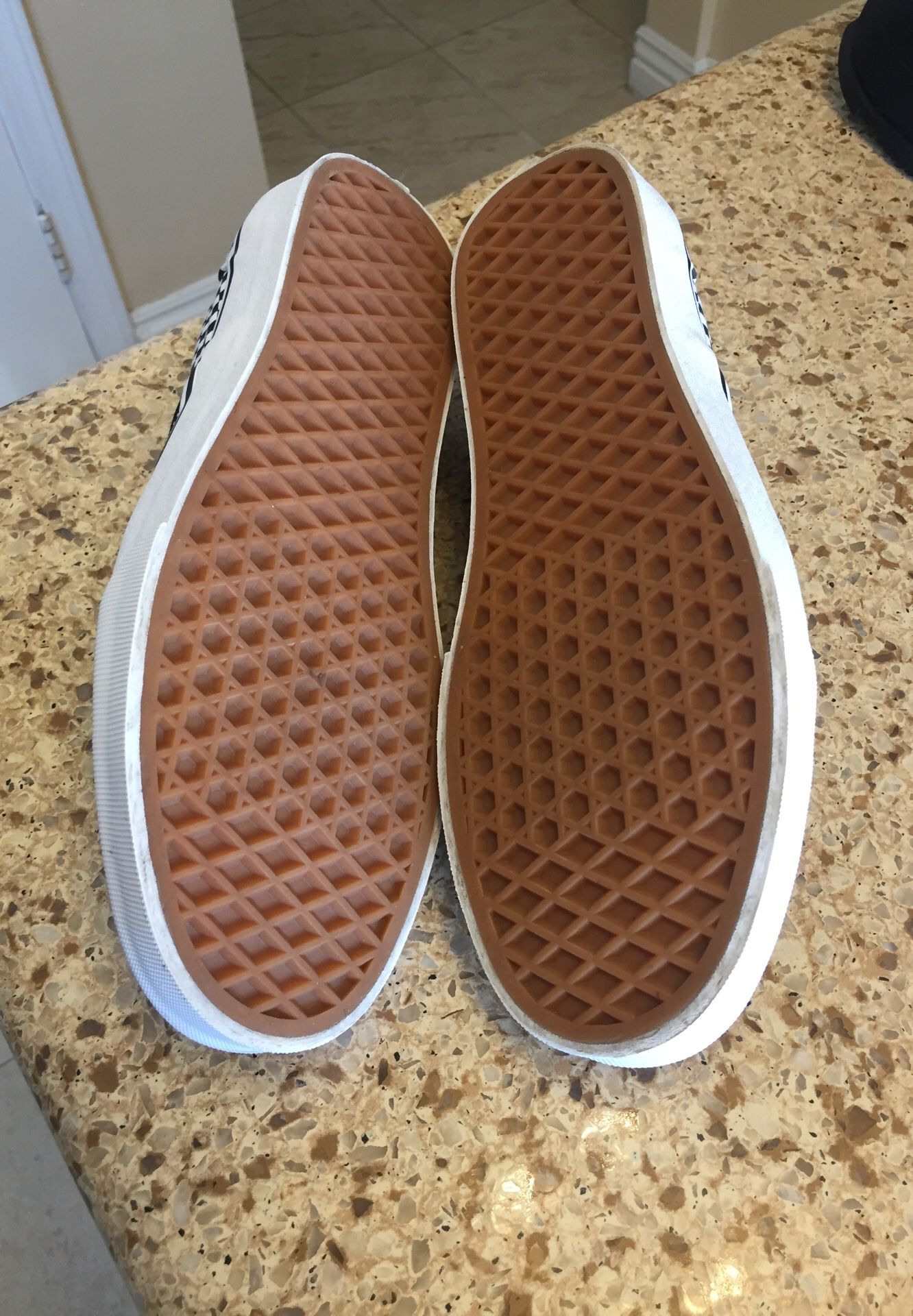 BRAND NEW VANS 🔥Classic Slip-On Checkerboard Shoes Mens Size 9.0 / Women’s Size 10.5 Black/White (Porter Ranch Ca)