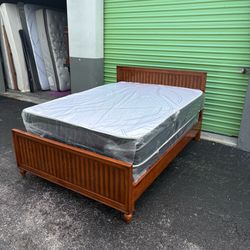 Wooden full bed with new box and mattress . Cama full con box y colchon nuevos