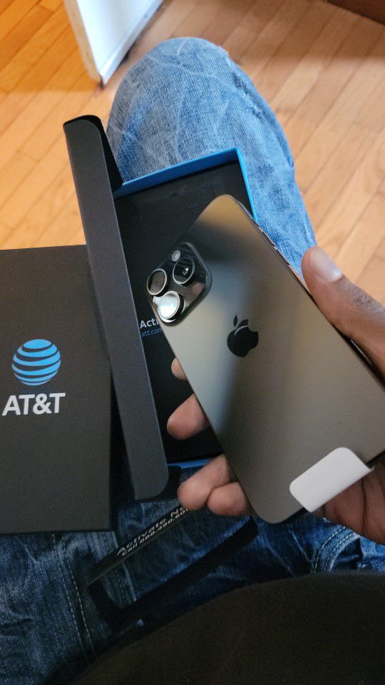iphone AT&T 15 Pro Max 512gb Brand New Condition