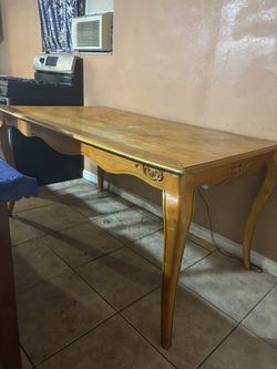 Mesa Usada Un Poco Rayada Pero Fuerte. Table Wood. M. 60 X 36.