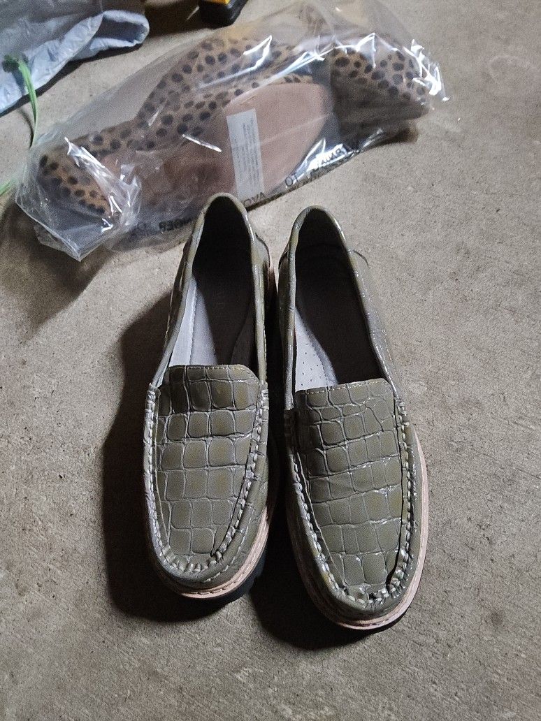 Donald Pliner Women's Hope Crocco Patent Loafers stone