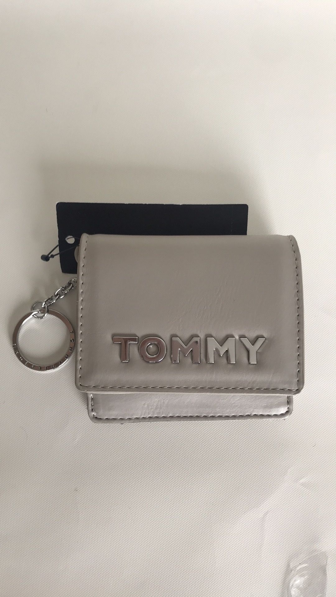 Tommy hilfiger ladies wallet leather snap on