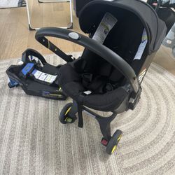 Doona Car Seat/stroller & Base