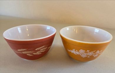 * Vintage 401 Pyrex cereal mixing bowl