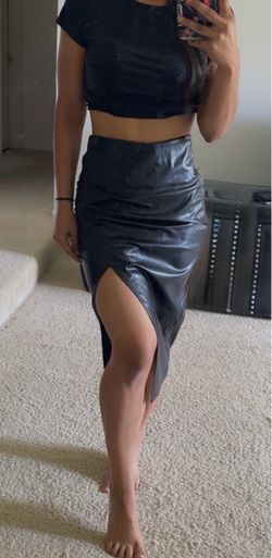 Front ruched slit faux leather skirt. Size S very stretchy