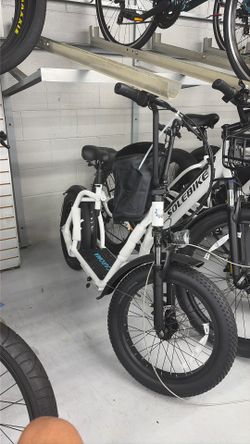 Caroma Scooter White