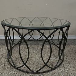 32” W Beveled Glass Coffee Table 18.5”H 🚚 Extra