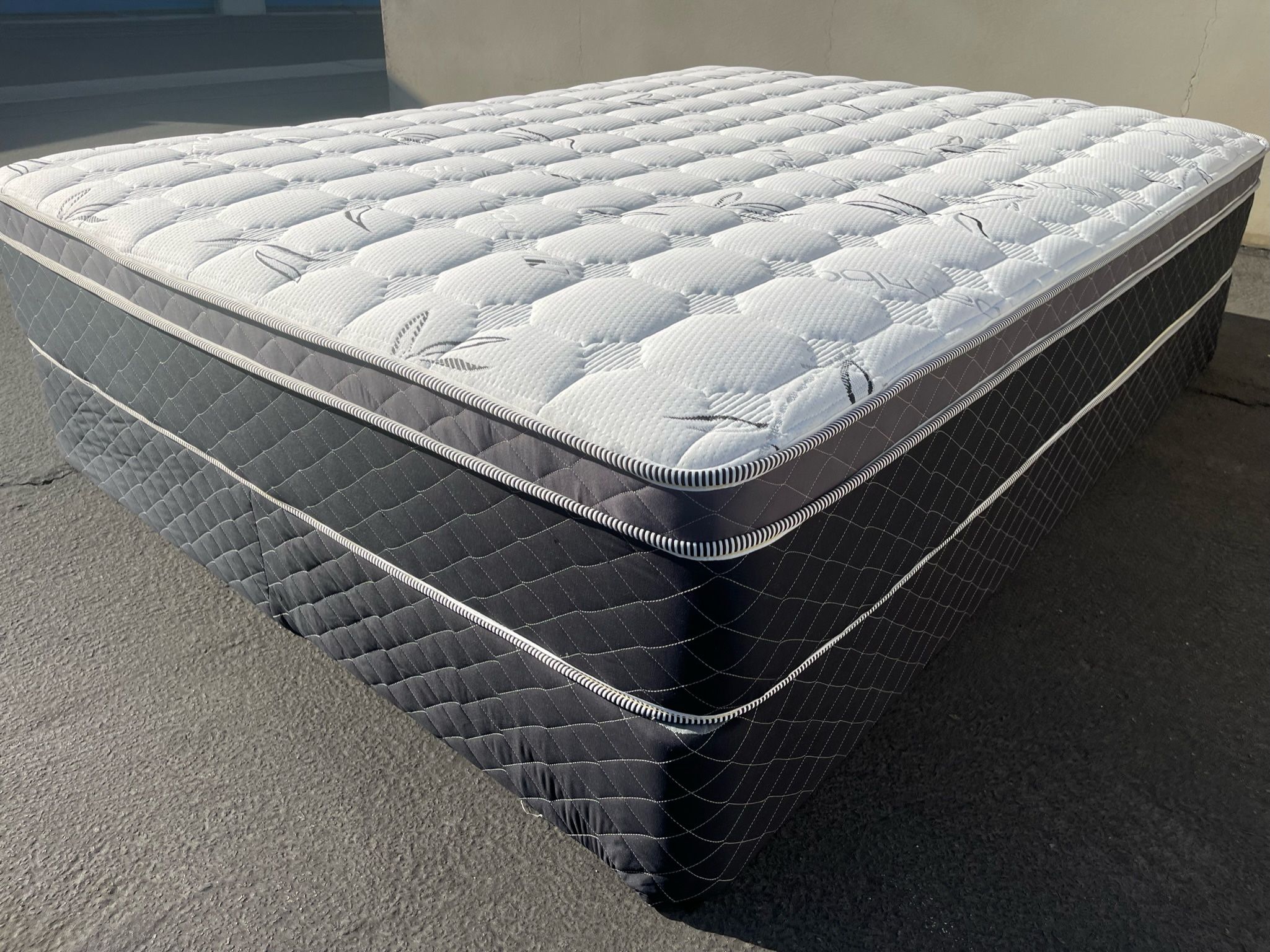 Queen Bamboo Orthopedic Pillow Top Mattress!