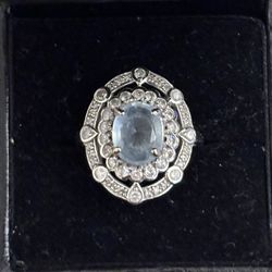 Oval Aquamarine Ring With Diamonds