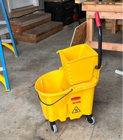 Rubbermaid WaveBrake Mop Bucket with Wringer