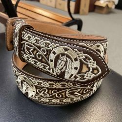 Nuevos Cinturones de piel bordados