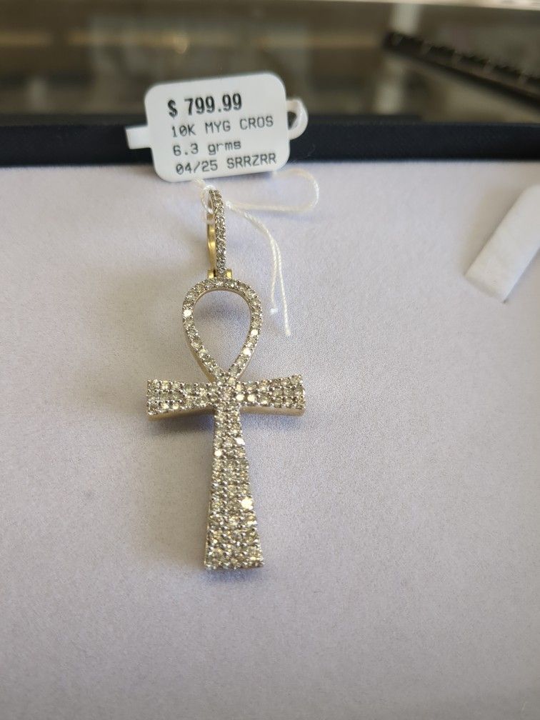 10k Gold Diamond Pendant 6.3 Grams Layaway Available 10% Down If You Interested Ask Maribel Thank You