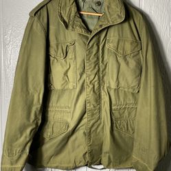 Vintage Vietnam Era US Military Green  M-65 OG 107 Cold Weather  Field Jacket 