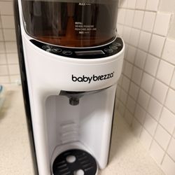 Baby Brezza New and Improved Formula Pro Advanced Formula Dispenser Machine - Automatically Mix a Warm Formula Bottle Instantly - Easily Make Bottle w