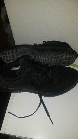 Women's size 8 black Nike shoes