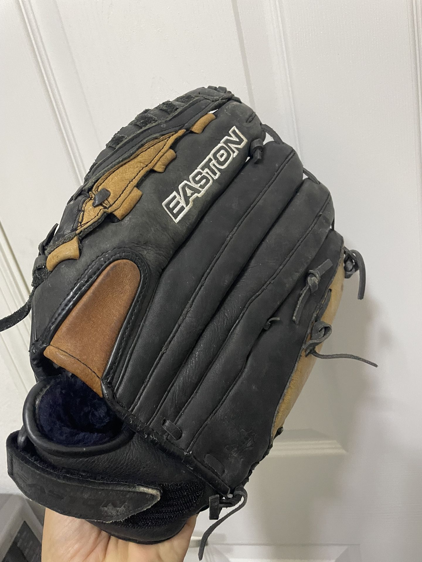 Easton Baseball Glove R14 Size  