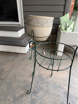 2 flower stands + 1 pot