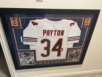 Walter Payton signed Chicago Bears jersey framed with Payton coa