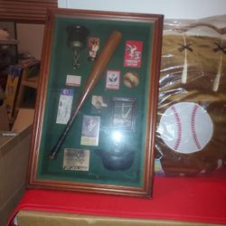 BRAND NEW BASEBALL ⚾️ PILLOW AND BASEBALL FRANDED PICTURE 