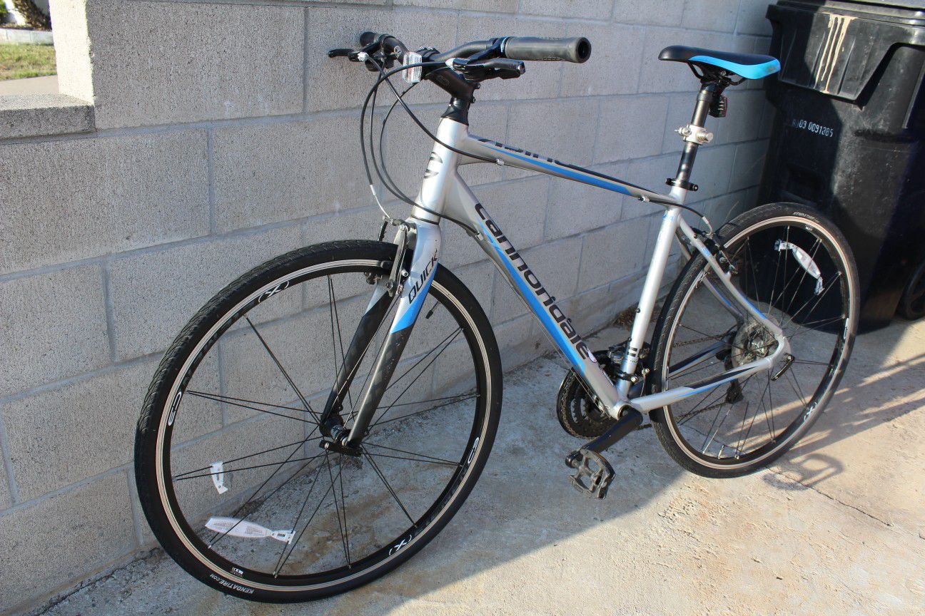 Cannondale Quick 4 Hybrid Bicycle