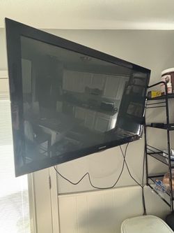 Samsung Flat Screen TV w/Apple box & remote