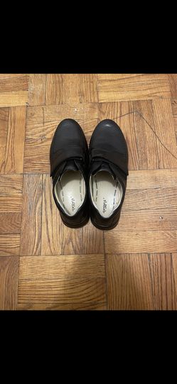 Men Shoes Very Comfort  Size 10.5