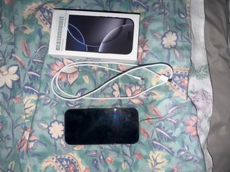 Unlocked Apple iPhone 16 pro, 256gb, space grey, in excellent condition  comes with original box, wires. Everything