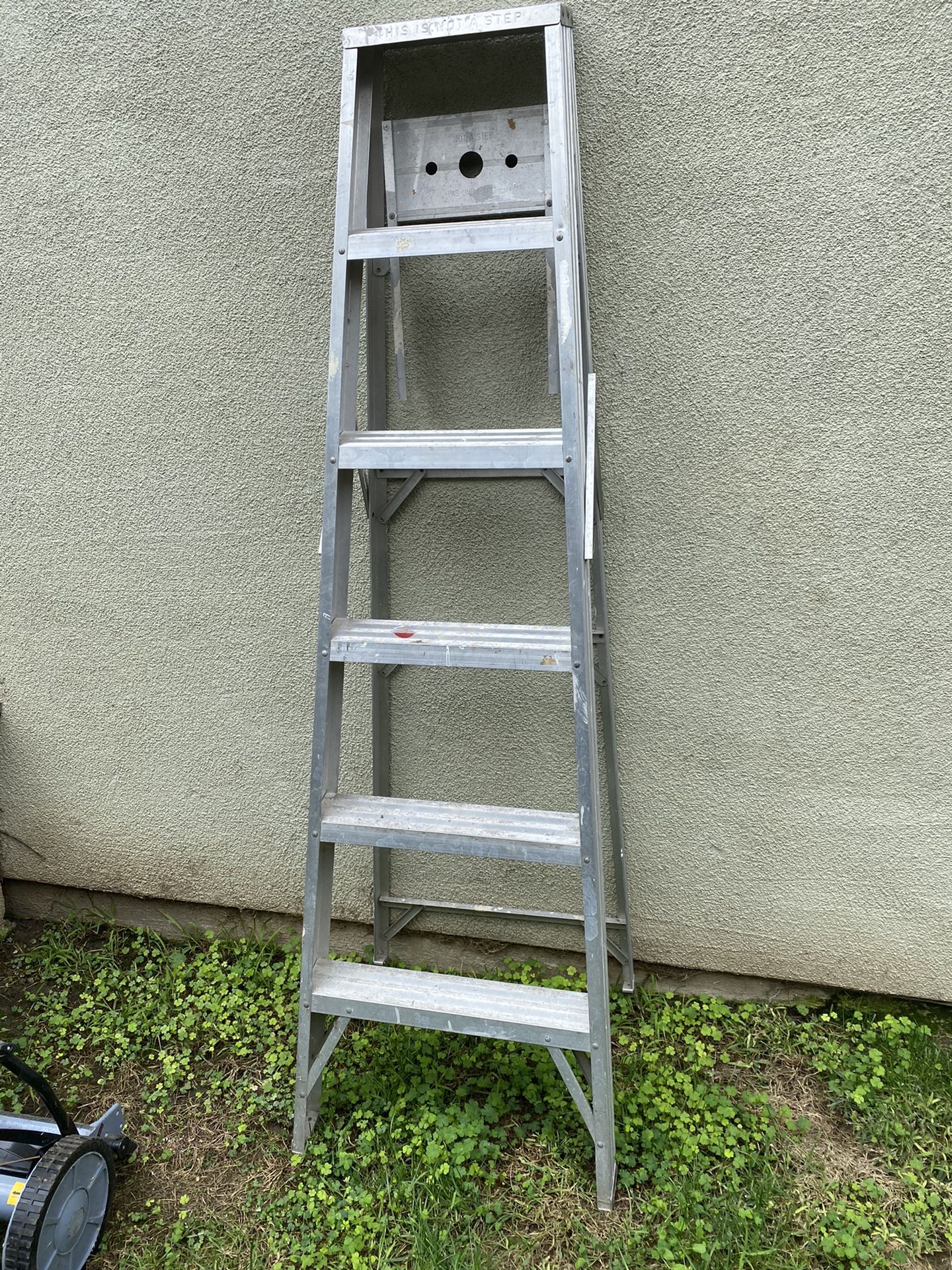 6’ A-frame ladder