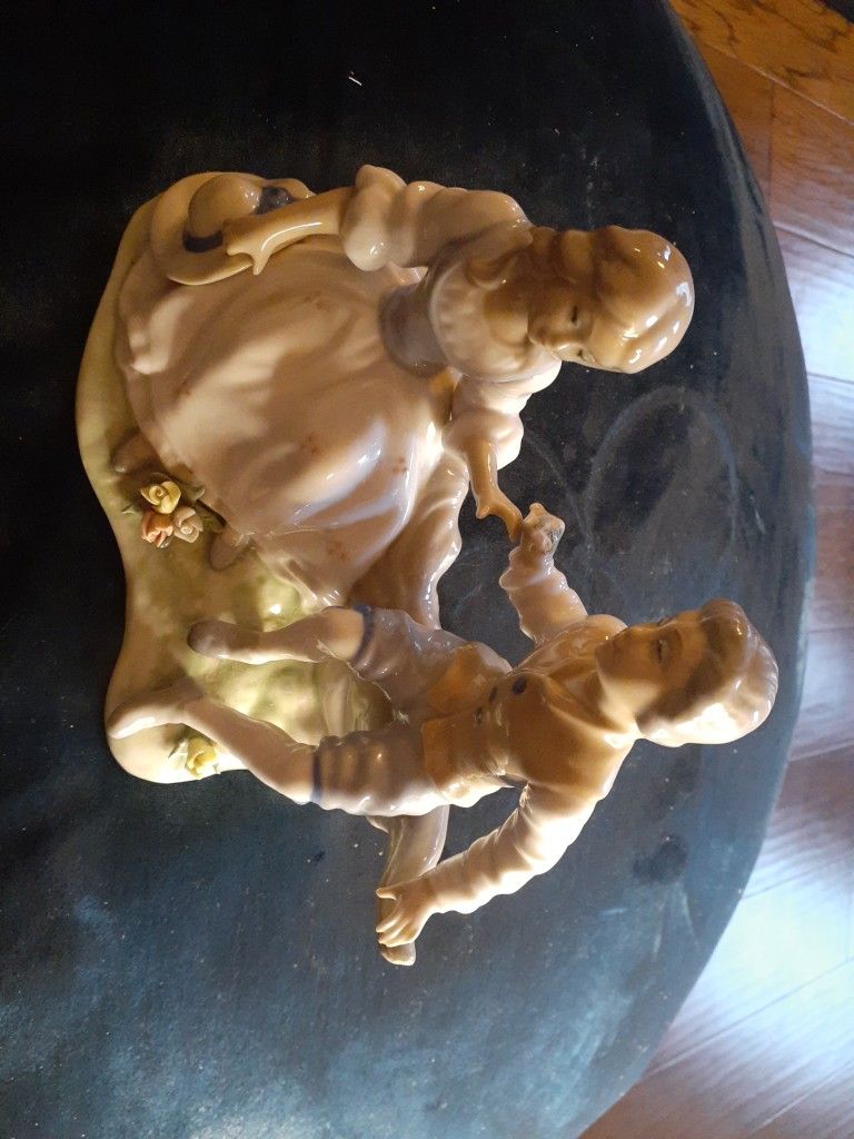 EXQUISITE Lladro Like NORA Porcelain 7" BOY & GIRL Figurine Made in Spain.