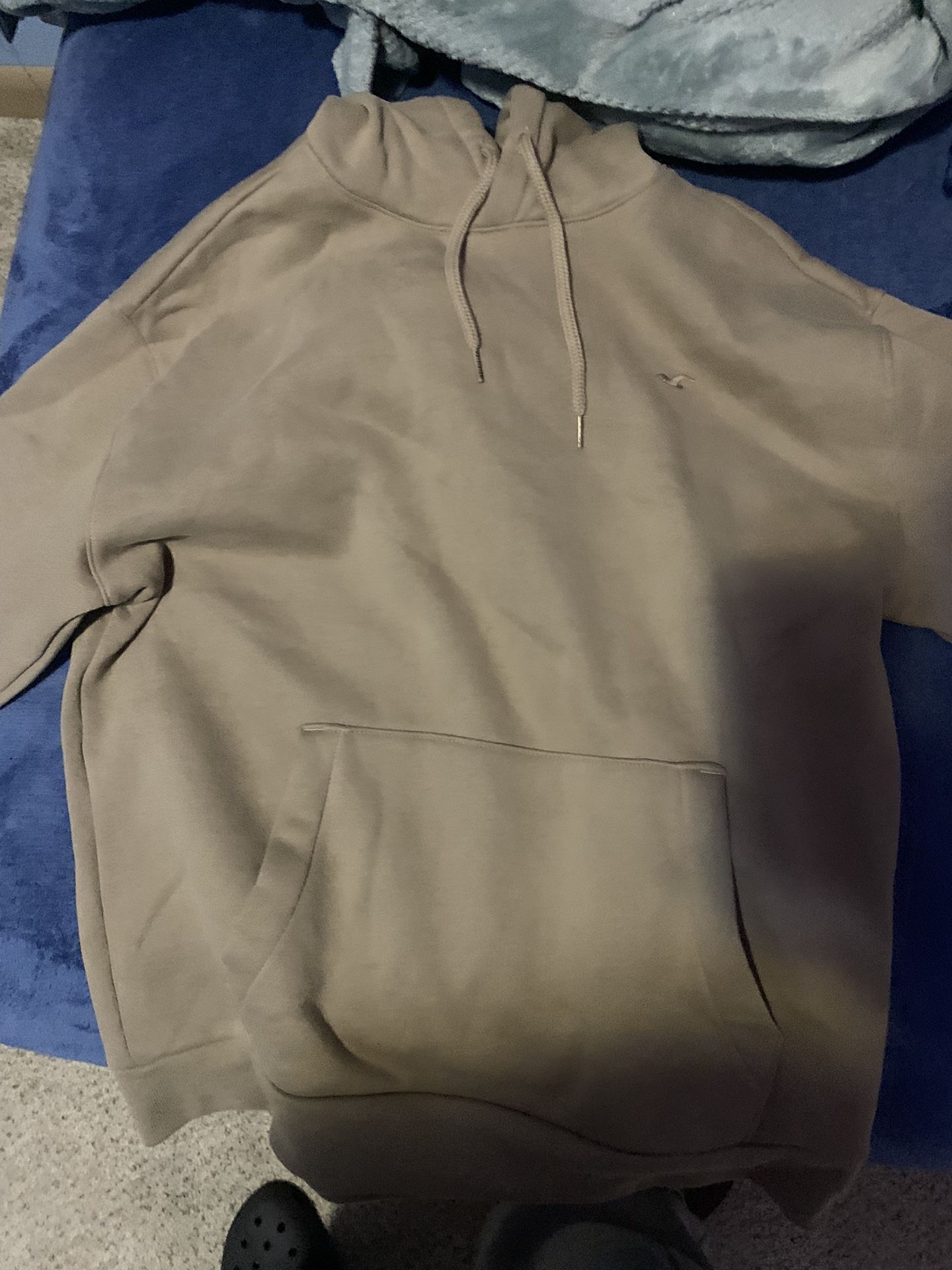 Hollister Men’s Hoodie Size M Beige/cream/khaki