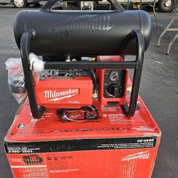 Milwaukee M18  2.5 Air Compressor 