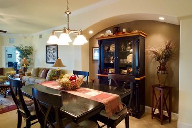 Like New Dining Room Set – Table, 6 Chairs & China Cabinet