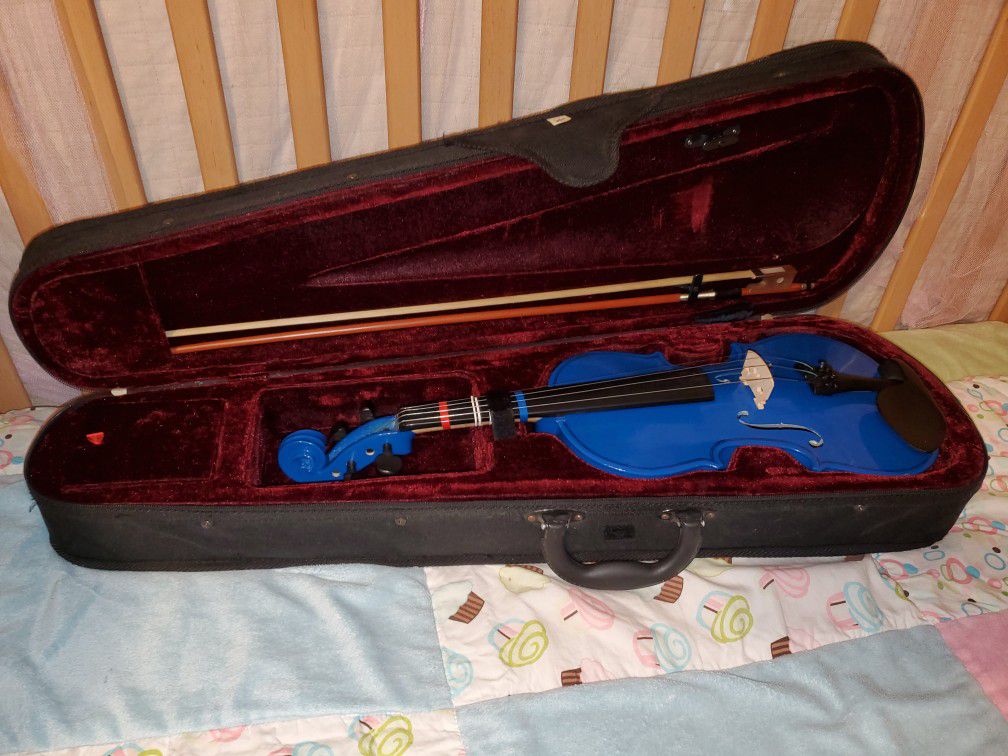 Begginer blue violin with zip travel case