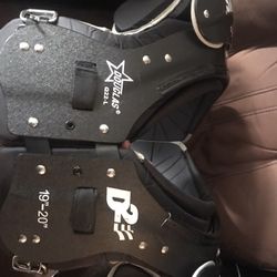 Riddle Speedflex And Douglas Shoulder Pads