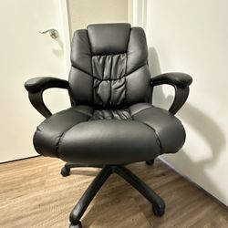 Office Chair (LIKE NEW)