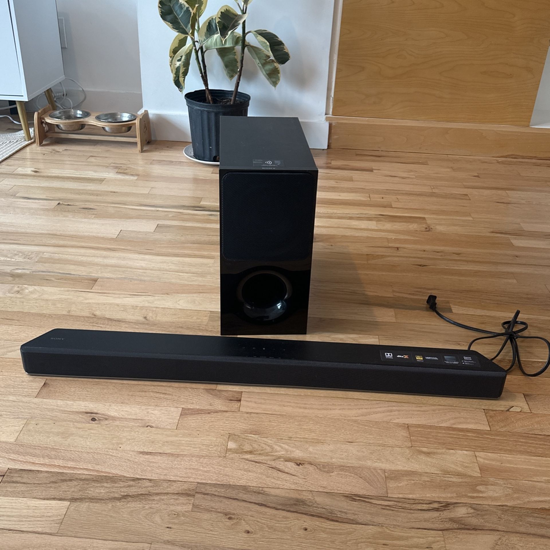 Sony Soundbar + Wireless Sub - HT-X9000F - Dolby Atmos + 4K Dolby Vision